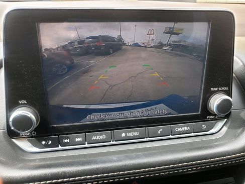 Used 2023 Nissan Rogue SV w/ SV Premium B Package FWD image 3