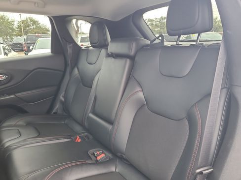 Used 2022 Jeep Cherokee Trailhawk w/ Comfort/Convenience Group image 13