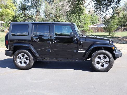 Used 2017 Jeep Wrangler Unlimited Sahara w/ Trailer Tow Group AWD/4WD image 3