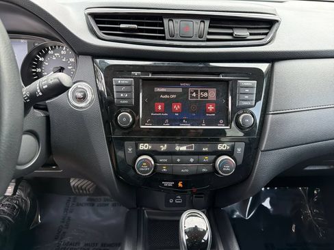 Used 2020 Nissan Rogue SV FWD image 25