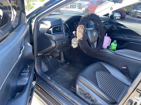 Used 2021 Toyota Camry SE FWD image 5