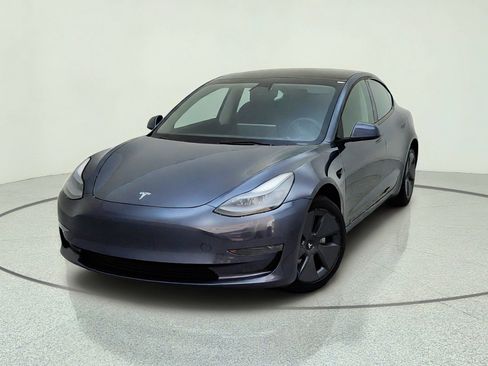 Used 2023 Tesla Model 3 Standard Range RWD image 2