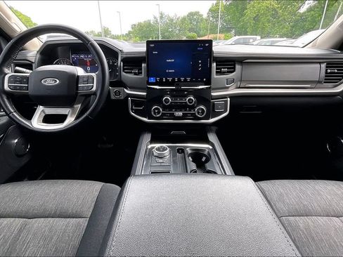 Used 2024 Ford Expedition XLT RWD image 19