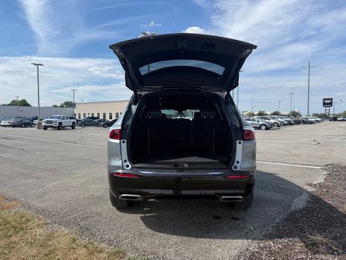 Used 2024 Buick Enclave Essence w/ Experience Buick Package FWD image 12