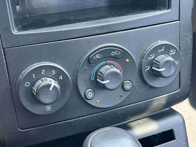 Used 2005 Pontiac G6 GT FWD image 28