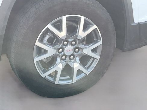 Used 2023 GMC Acadia SLT FWD image 33
