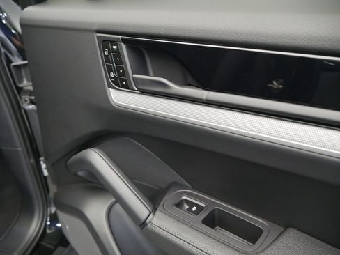 Certified 2024 Porsche Cayenne image 27