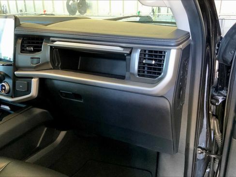 Used 2024 Ford Expedition Max XLT image 17