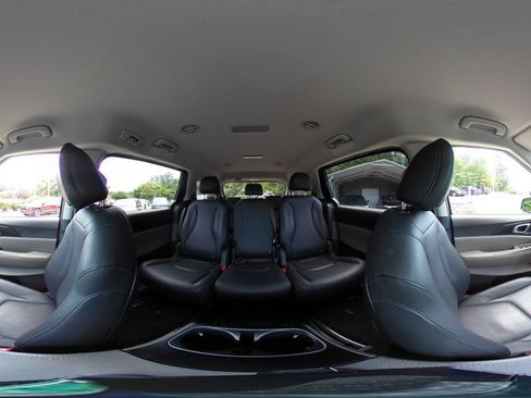 Used 2026 Kia Carnival FWD image 37