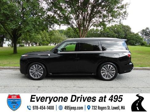 Used 2025 INFINITI QX80 Luxe AWD/4WD image 2