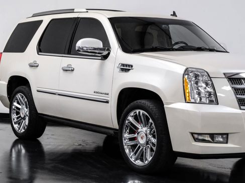 Used 2013 Cadillac Escalade Platinum RWD image 6