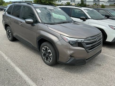 Certified 2025 Subaru Forester Premium AWD/4WD image 5
