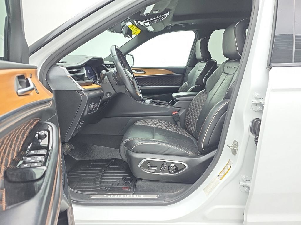 Used 2024 Jeep Grand Cherokee L Summit AWD/4WD image 14