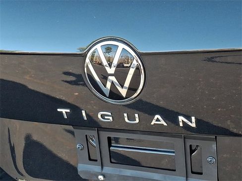 Used 2022 Volkswagen Tiguan SE R-Line image 30