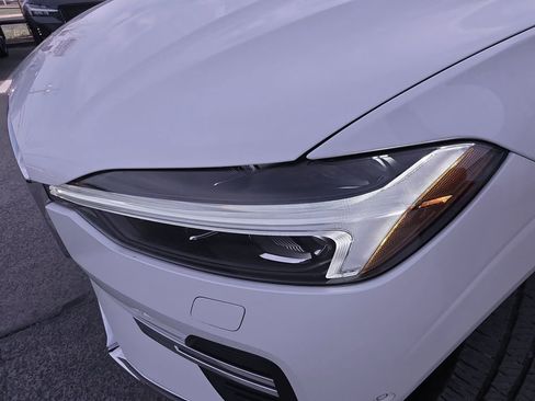 Used 2023 Volvo XC60 B5 Plus w/ Climate Package image 37