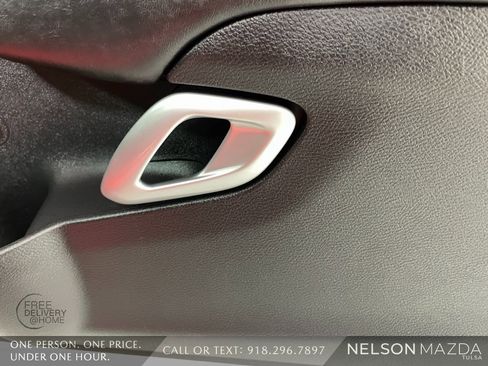 Used 2015 Dodge Challenger SXT image 33