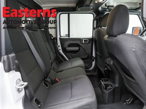 Used 2023 Jeep Gladiator Sport image 23