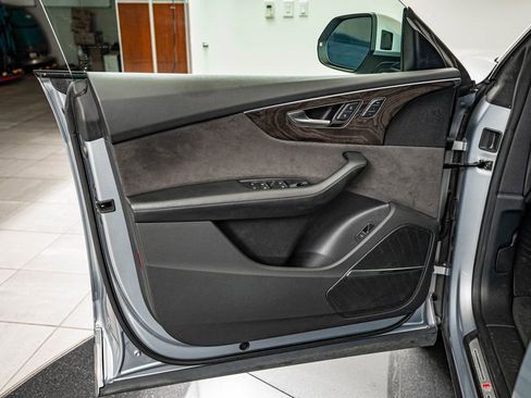 Used 2019 Audi Q8 Prestige AWD/4WD image 18