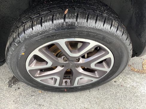 Used 2015 Jeep Renegade Latitude w/ Popular Equipment Group image 24