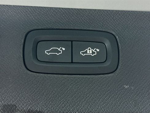 Used 2024 Volvo XC90 B5 Core w/ Protection Package image 30