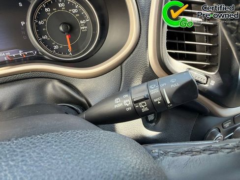 Certified 2018 Jeep Cherokee Limited FWD image 65