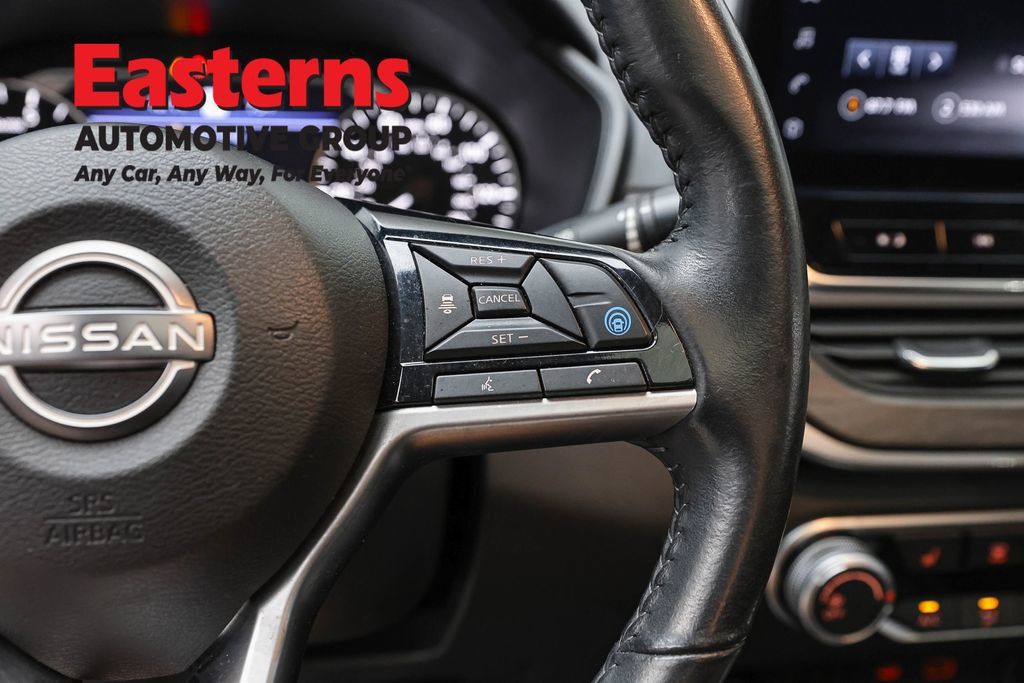 Used 2023 Nissan Altima 2.5 SV w/ SV Premium Package FWD image 18