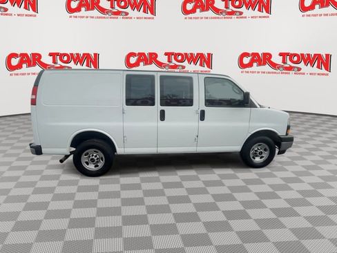 Used 2023 GMC Savana 2500 w/ Driver Convenience Package image 9
