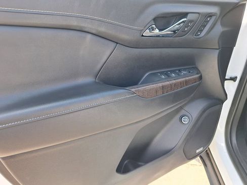 Used 2023 GMC Acadia Denali FWD image 32