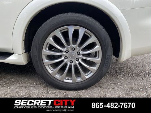 Used 2017 INFINITI QX80 4WD w/ Driver Assistance Package image 10