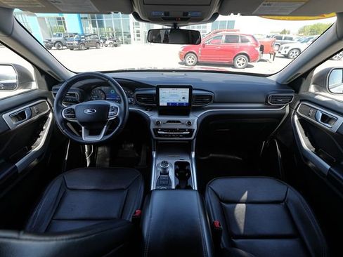 Used 2020 Ford Explorer XLT w/ Equipment Group 202A AWD/4WD image 28