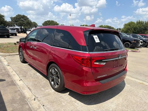 Used 2024 Honda Odyssey Elite image 2