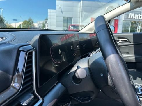 Used 2024 Kia Sportage EX AWD/4WD image 15
