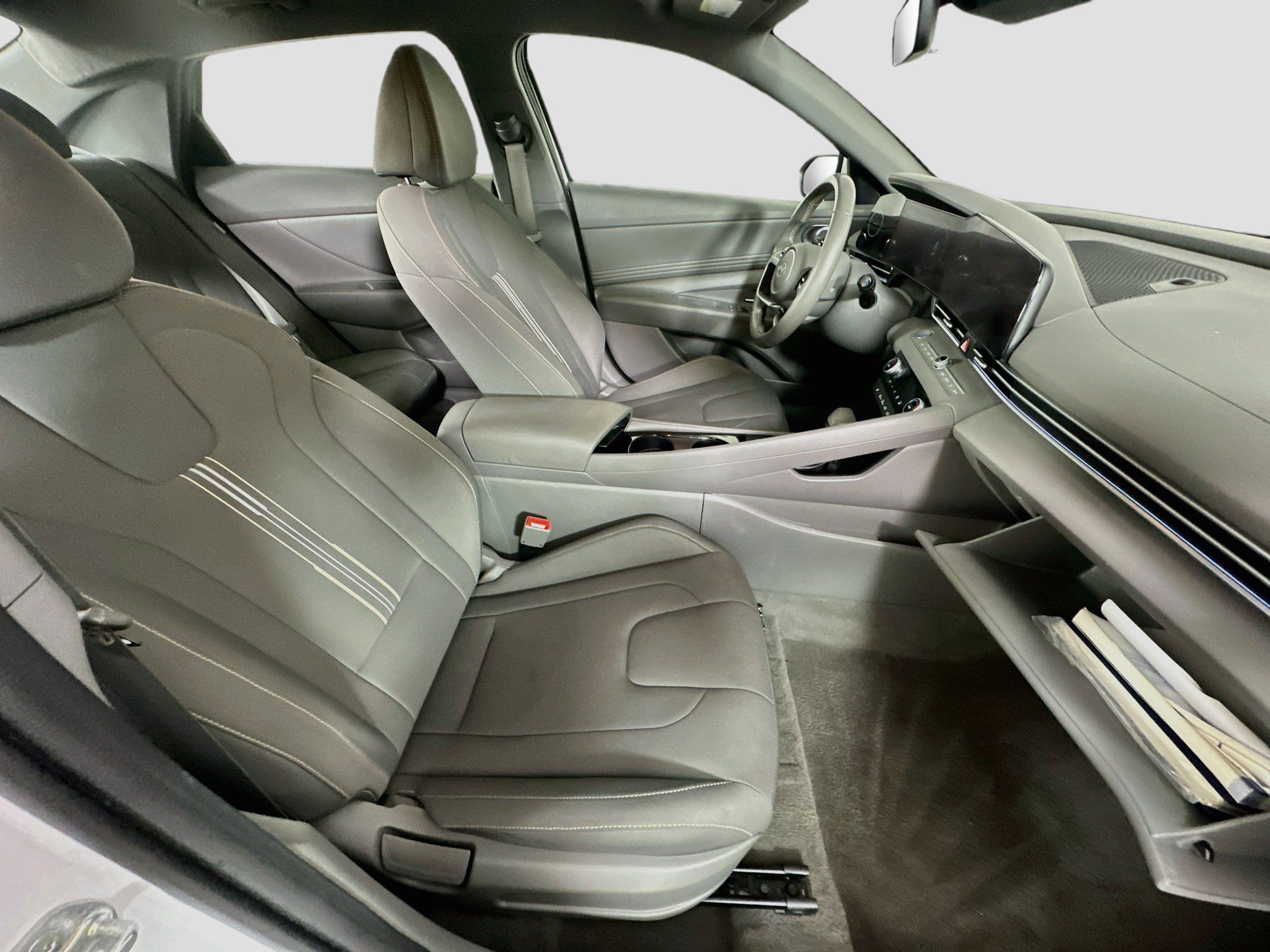Used 2025 Hyundai Elantra SEL FWD image 31