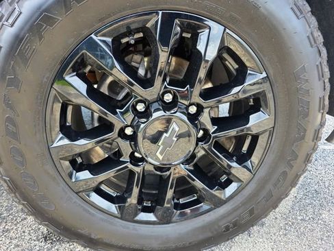Used 2025 Chevrolet Silverado 2500 LTZ w/ LTZ Plus Package AWD/4WD image 8