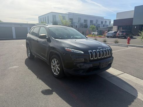 Used 2016 Jeep Cherokee Sport FWD image 7