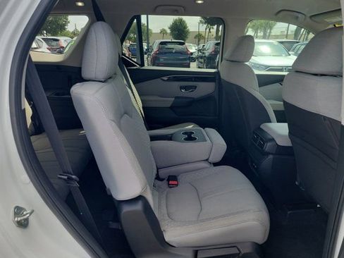 Used 2023 Honda Pilot LX image 9