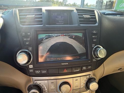Used 2011 Toyota Highlander SE image 23