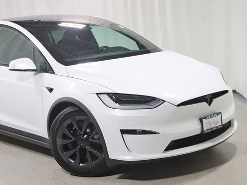 Used 2022 Tesla Model X image 2