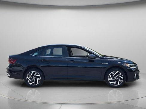 Certified 2023 Volkswagen Jetta SEL FWD image 4
