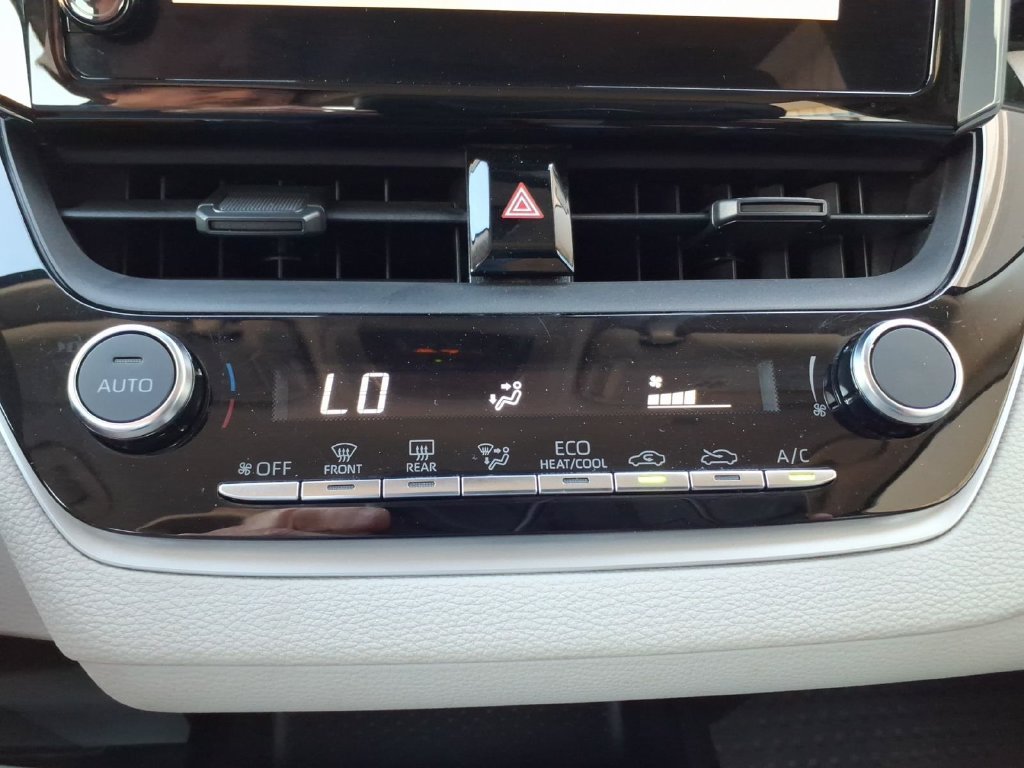 Used 2024 Toyota Corolla LE FWD image 27
