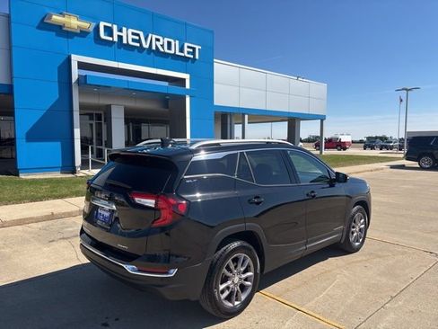 Used 2024 GMC Terrain SLT w/ Infotainment Package II image 9