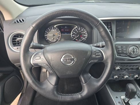 Used 2019 Nissan Pathfinder SL image 13