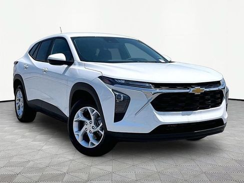 New 2026 Chevrolet Trax LS w/ LS Convenience Package FWD image 1