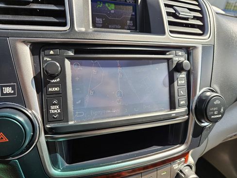 Used 2013 Toyota Highlander Limited AWD/4WD image 24