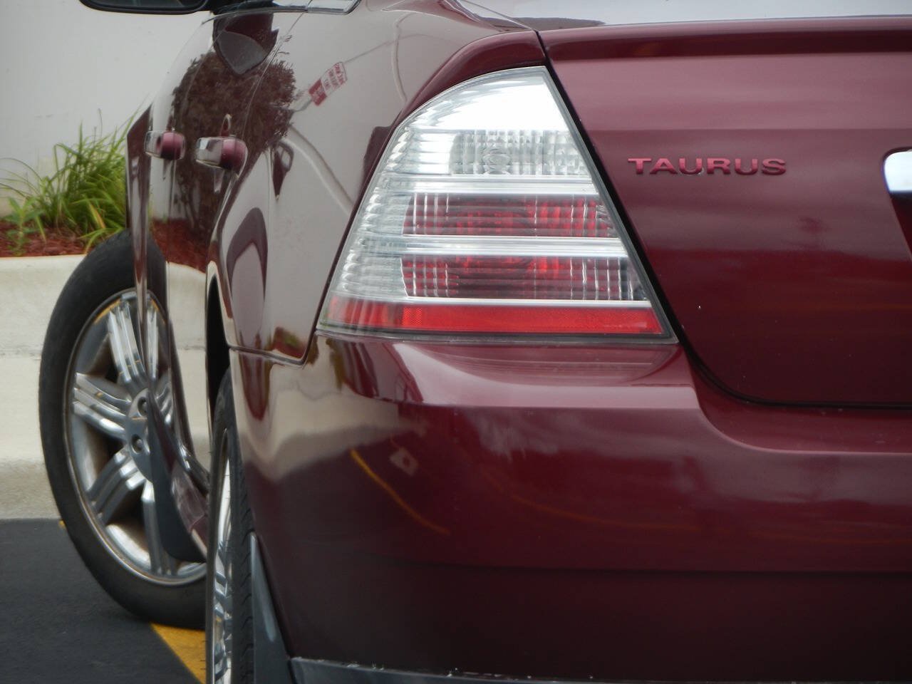 Used 2008 Ford Taurus Limited AWD/4WD image 1