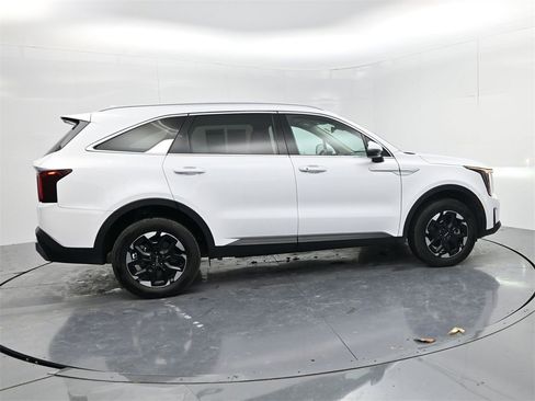 Certified 2025 Kia Sorento S image 8