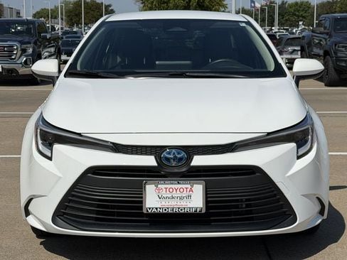 Certified 2025 Toyota Corolla LE FWD image 8
