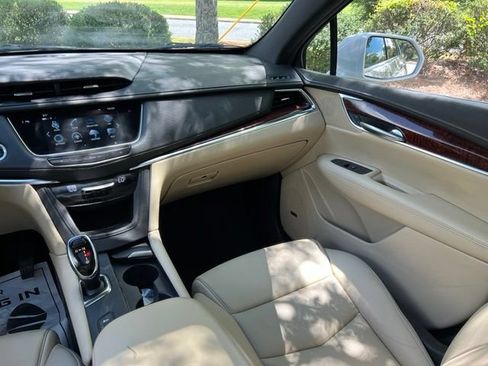 Used 2019 Cadillac XT5 Premium Luxury AWD/4WD image 25