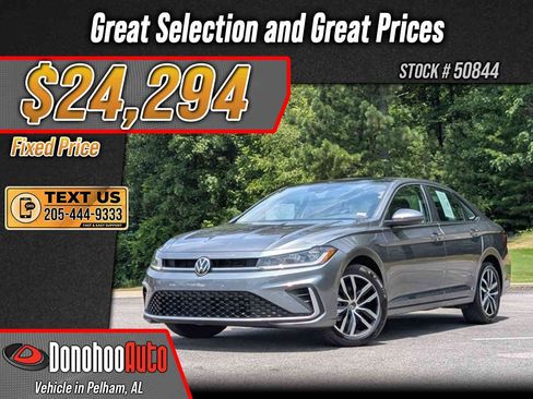 Used 2025 Volkswagen Jetta SE w/ Sunroof Package FWD image 1