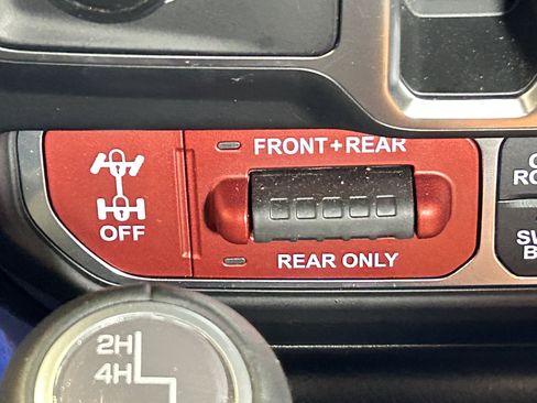 Certified 2026 Jeep Wrangler Unlimited Rubicon w/ Xtreme 35 Tire Package AWD/4WD image 31